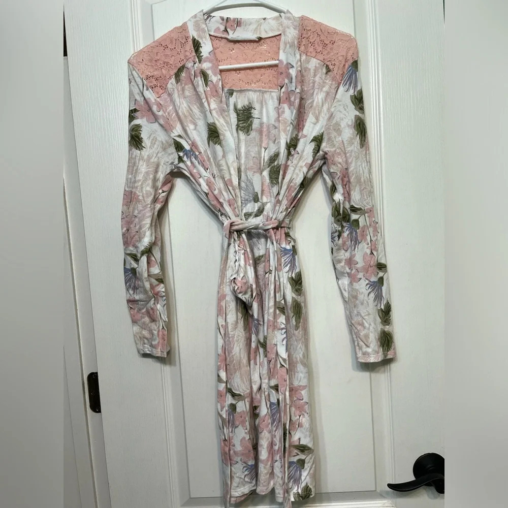 Motherhood Maternity Floral Robe